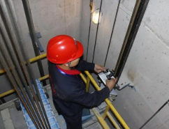成都電梯,四川電梯,成都別墅電梯,成都家用電梯,四川別墅電梯,平臺(tái)電梯，成都平臺(tái)電梯，四川平臺(tái)電梯，四川家用電梯,成都萬(wàn)安佳居電梯有限公司 遇到突發(fā)電梯事故如何自救？關(guān)鍵時(shí)刻能救命！ 
